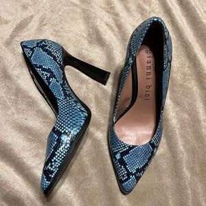 Gianni Bini Truby Blue Snakeskin Pointed Toe Heels Leather Size 6
